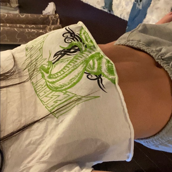 Pretty Little Thing White Snake Cropped T Shirt - Picture 2 of 4